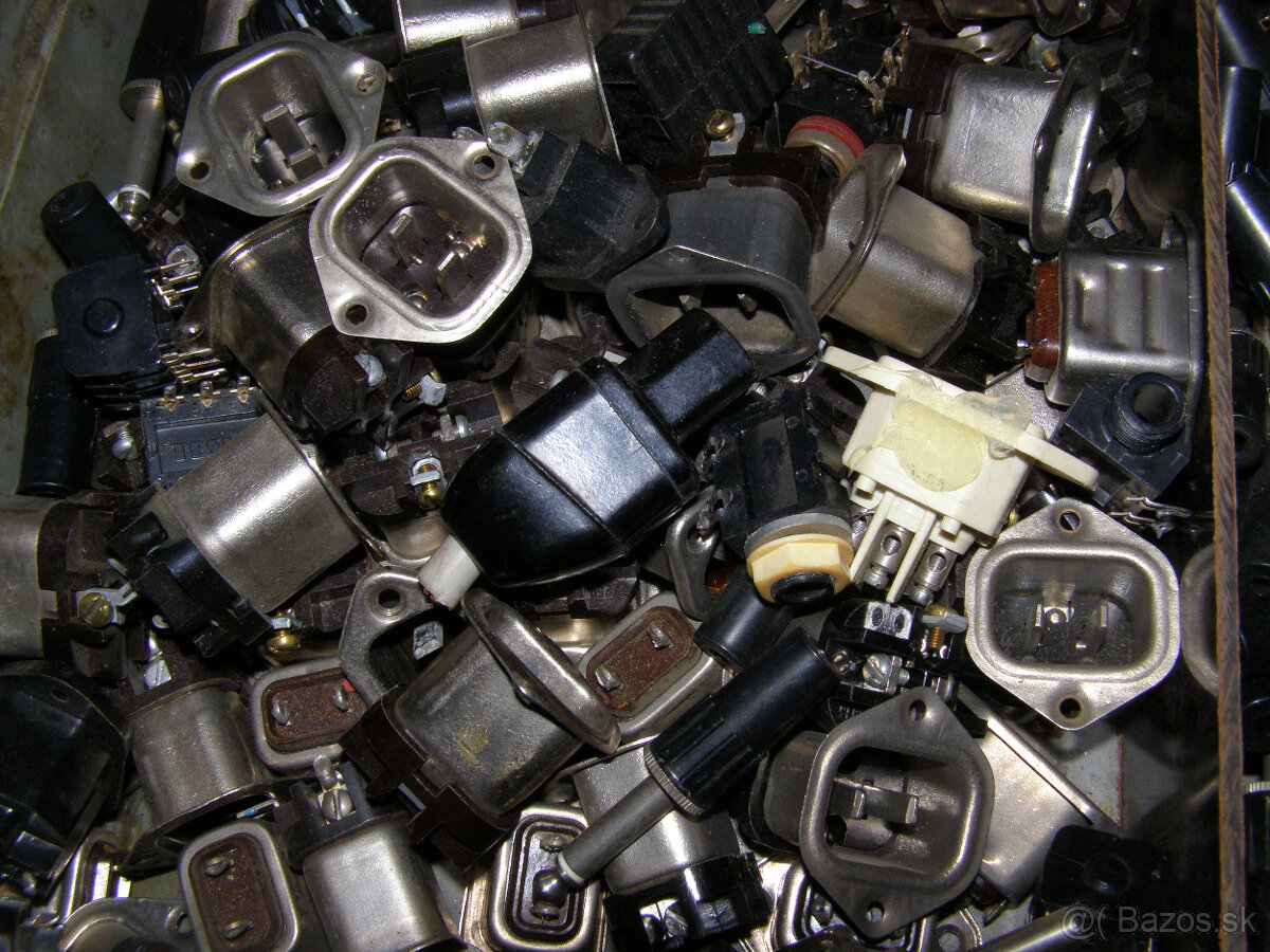 WK konektory,pätice,audiovajíčka/audiotransformátory/ - 8