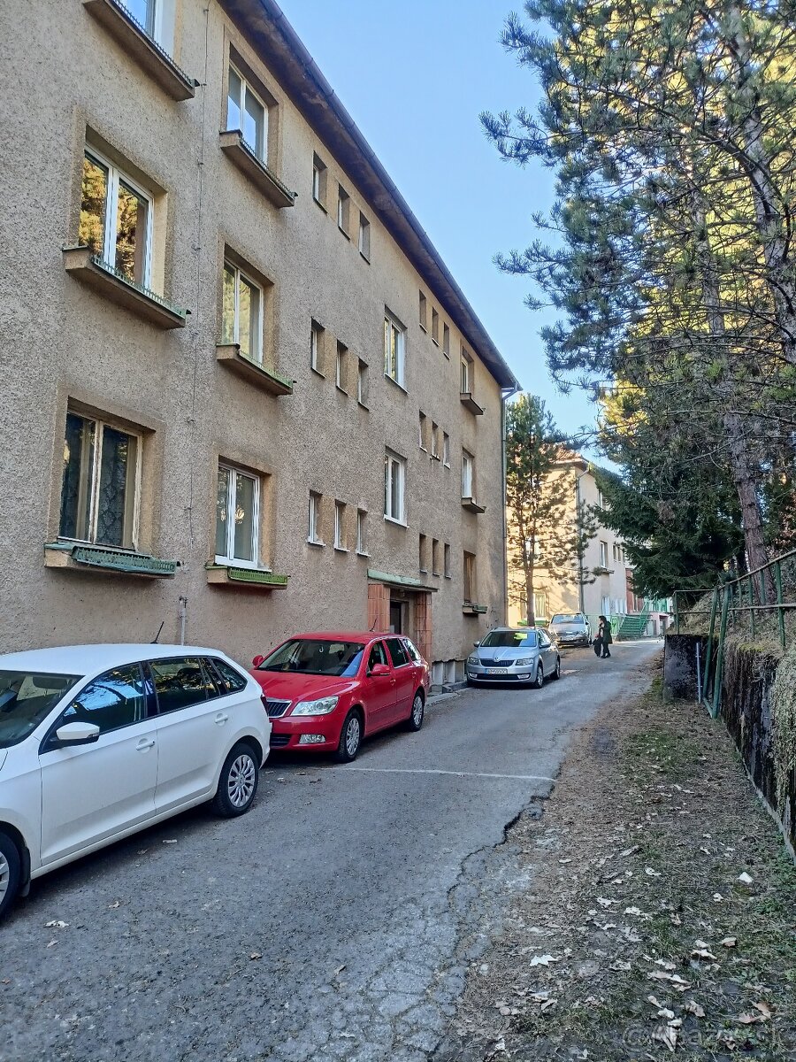 PREDÁM SLNEČNÝ BYT V CENTRE BANSKEJ BYSTRICI - 8