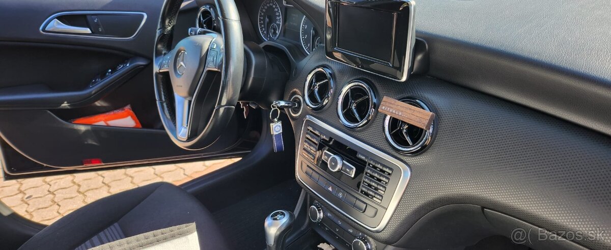 MERCEDES-A HATCHBACK - 8