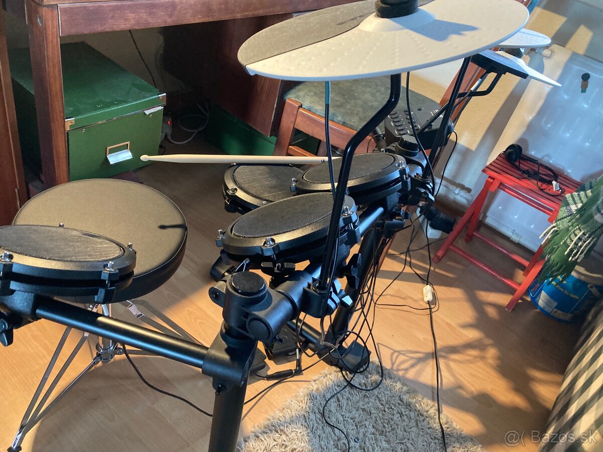 Elektronická bicia sada Alesis Debut Kit - 8