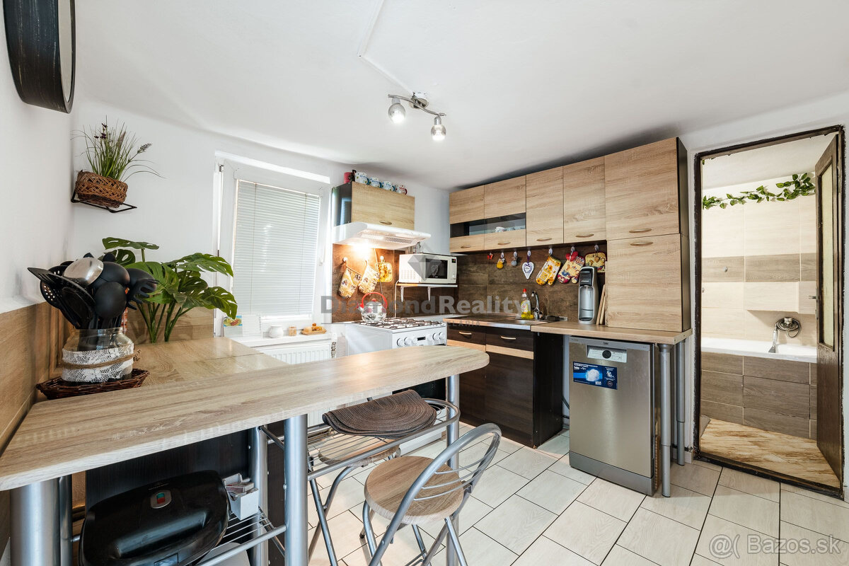 Ponúka na predaj RD Valaliky - 8