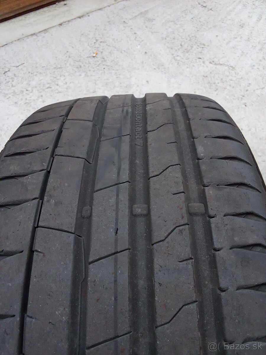 255/35 R19 - 8