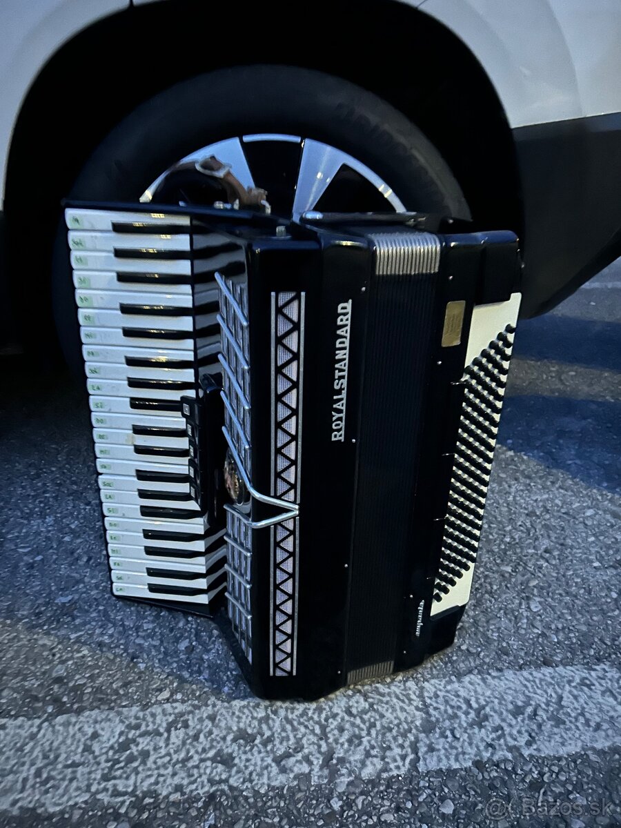 Akordeón Royal Standard Campania 120 basov - 8