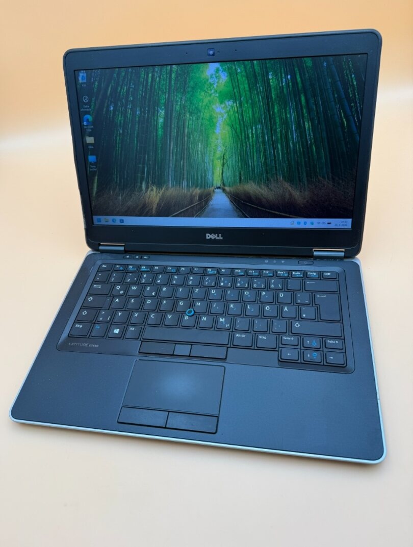 Dell Latitude E7440 / i5 / 8GB RAM / SSD / Win 11 Pro - 8