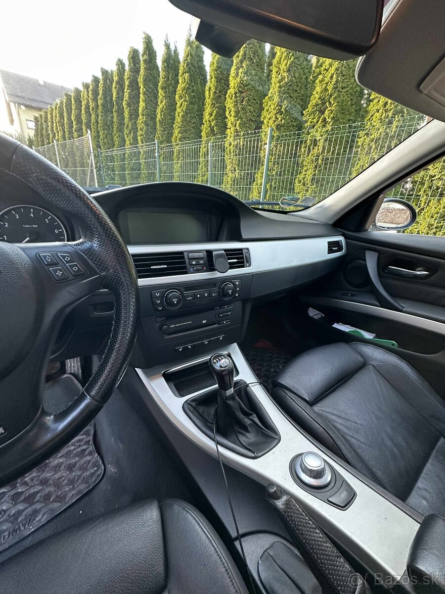 Predám BMW E90 rad 330xi 4x4 190kw - 8