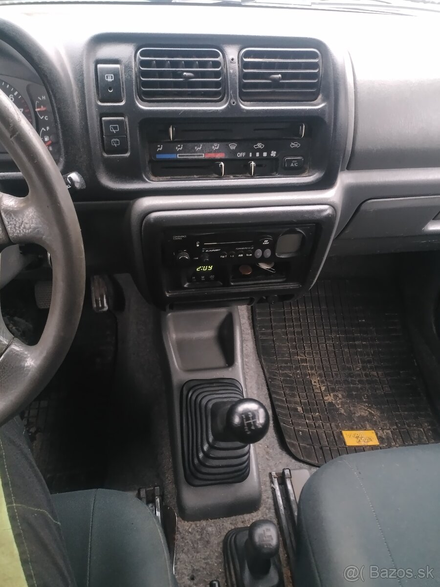 Suzuki Jimny 1.3i - 8