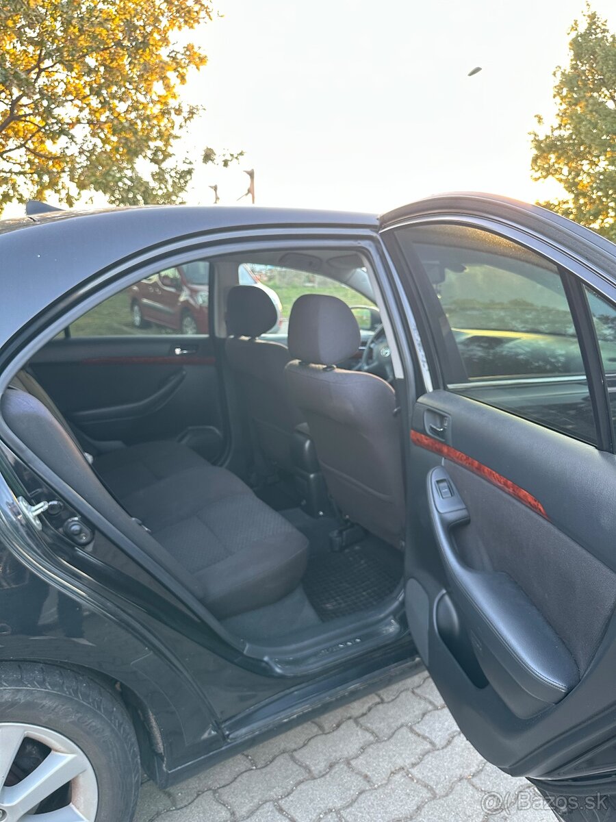 Toyota Avensis 1.8 - 8