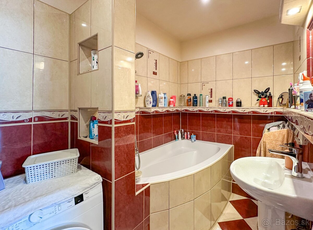 Krásny 4 izbový byt v meste Žarnovica (ul. F. Kráľa) - 8
