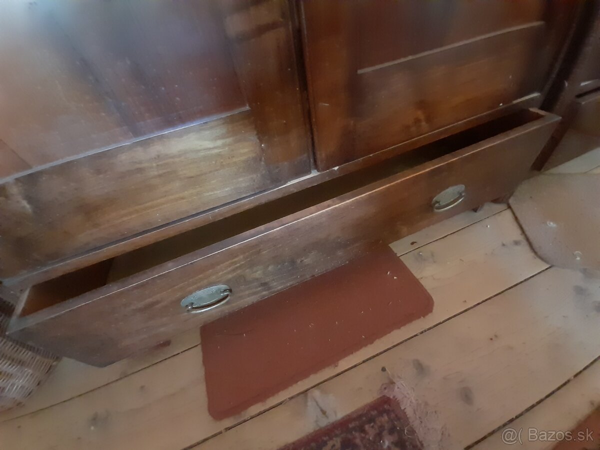 Šatník, starožitné skrine - 8