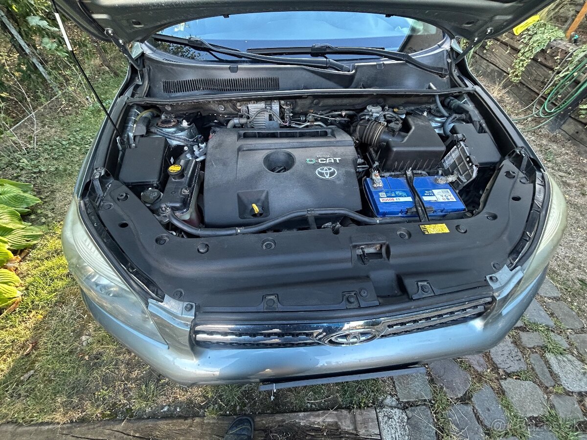 Predám Toyota RAV 4 - 8
