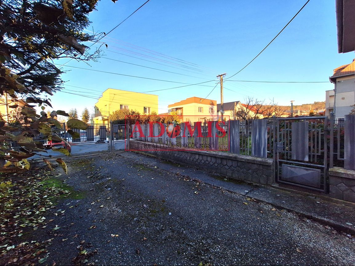 ADOMIS - predáme rodinný dom 2.podlažný 250m2, pozemok 800m2 - 8