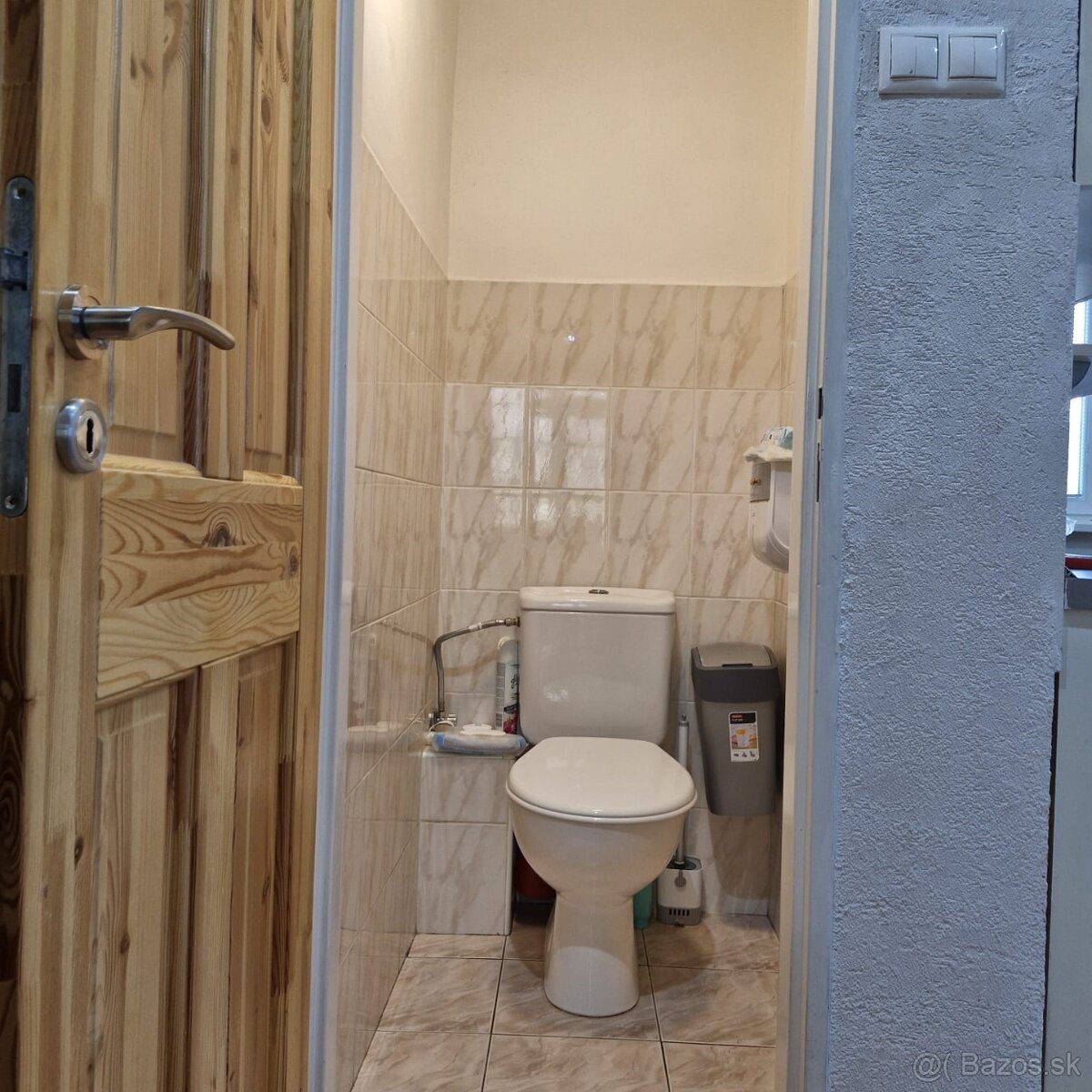 Predáme 3-izbový byt s balkónom, garážou a záhradkou v P.B. - 8