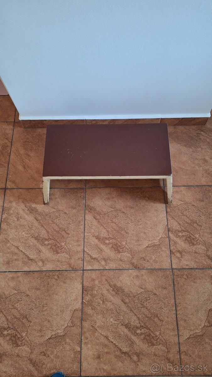 Predam vešiaky,stoličky,šamlík,ventilátor,fén ROWENTA - 8