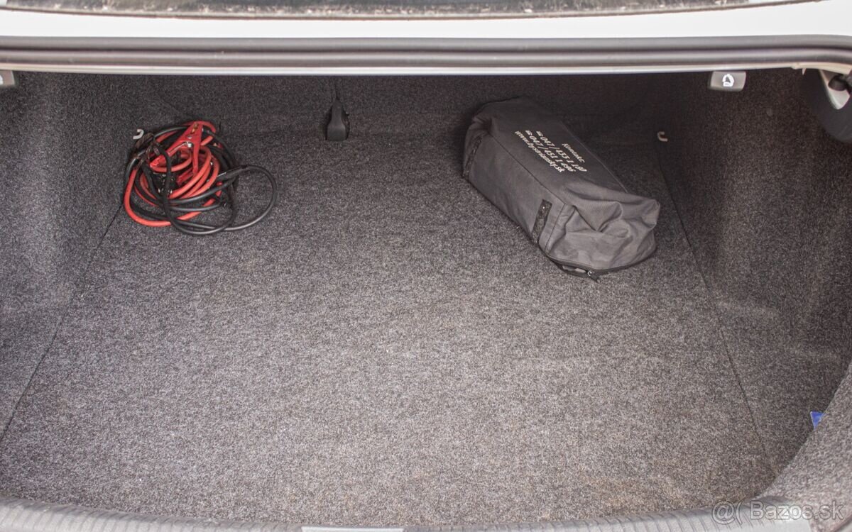 Volkswagen Jetta 1.6 TDI Comfortline - 8
