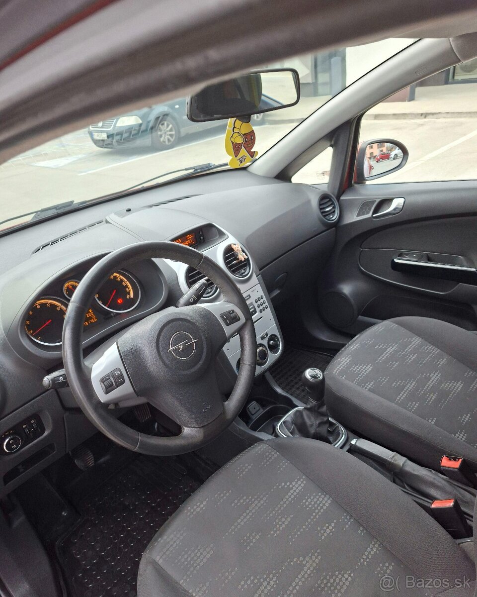 Opel Corsa 1.2 16V 63kw 2013 Facelift Garážované - 8