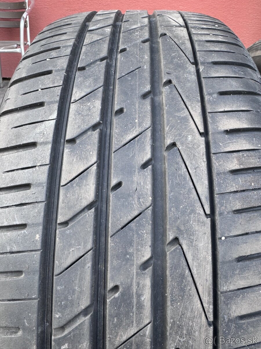 Predám 2 kvalitné pneu HANKOOK Ventus S1 EVO2 SUV 235/50 R19 - 8