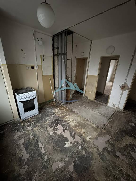 Na predaj 3-izbový byt na rekonštrukciu - 8