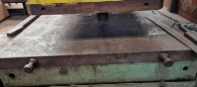 Hydraulický lis značky CTC 400, rok výroby 1993 - 8