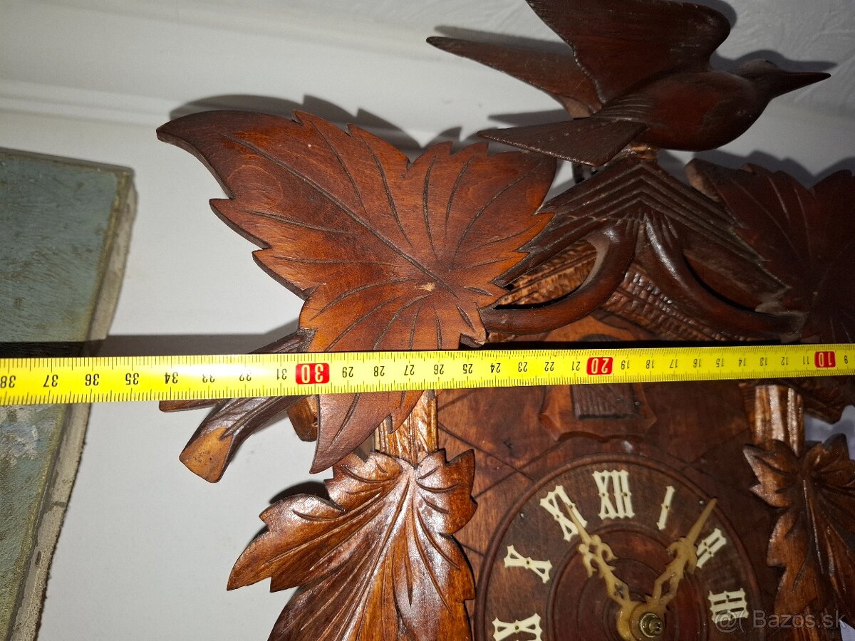 Predám funkčné starožitné kukučkové hodiny drevorezba 50cm x - 8