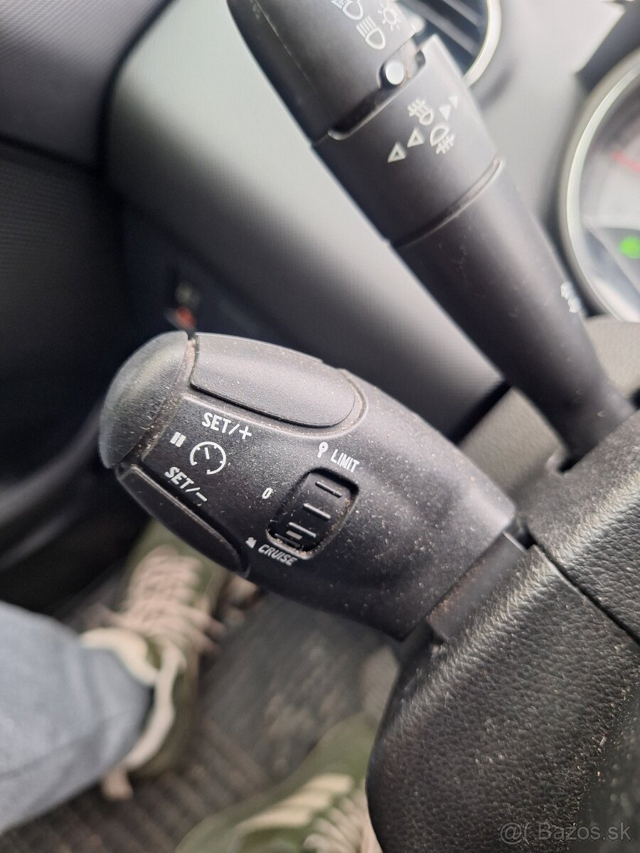 PEUGEOT 308 SW 1,6 BENZÍN AUTOMAT NOVÁ STK,EK 12/2027 - 8