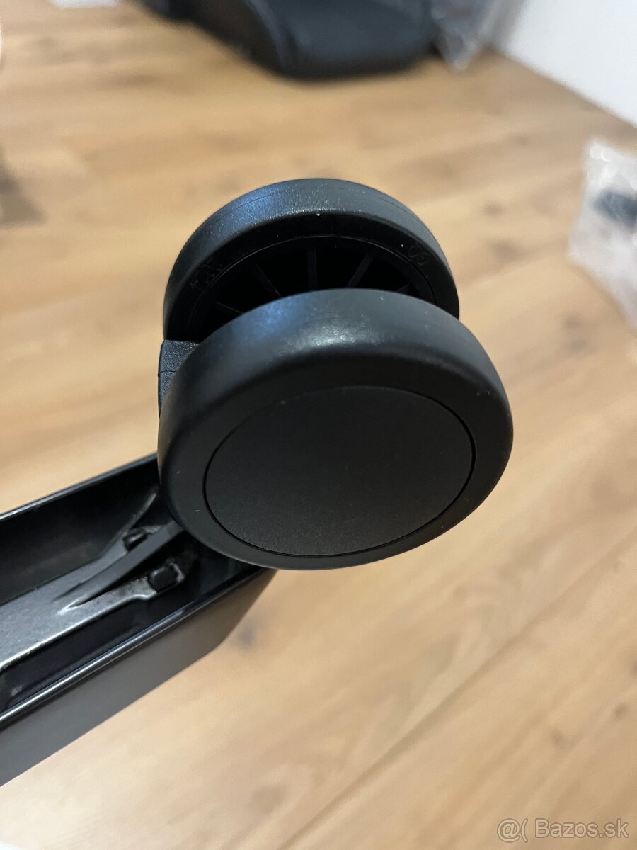 Predam stolicku DxRacer Formula - 8