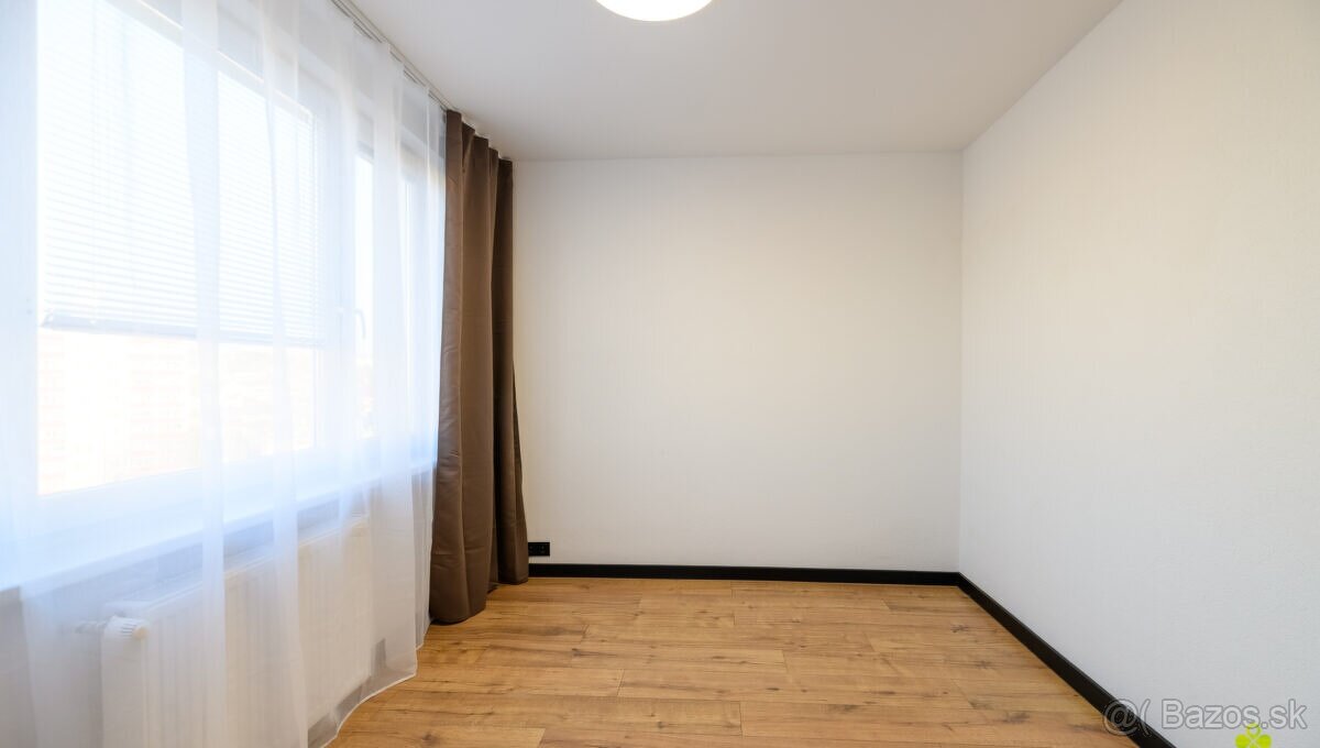 DIZAJNOVÝ 3 IZBOVÝ BYT UL. STAVBÁROV PRIEVIDZA - 8