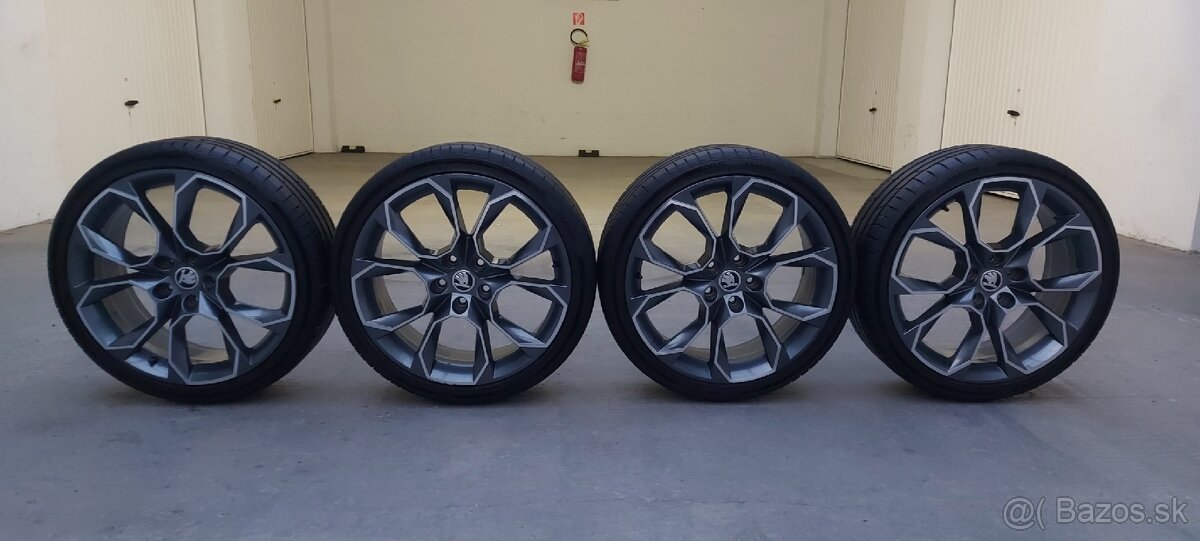 ŠKODA XTREM RS R19 ET51 7.5J 5x112 57.1 225/35
- 8