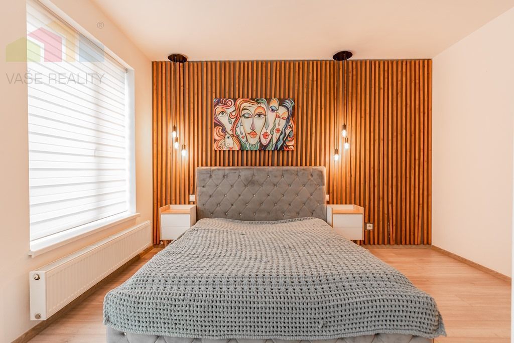 Na predaj luxusný 2-izbový byt s dvoma balkónmi, garážou a v - 8