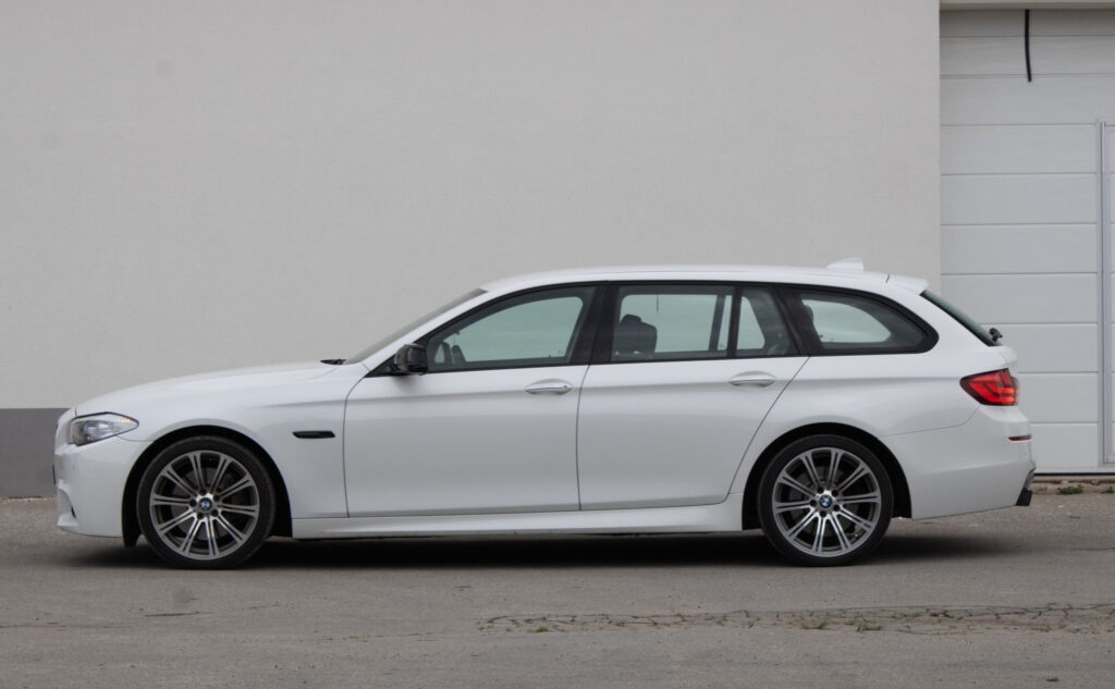 BMW 535d Touring z roku 2012 - 8