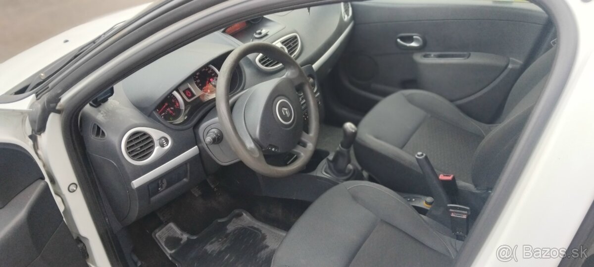 Renault Clio - 8