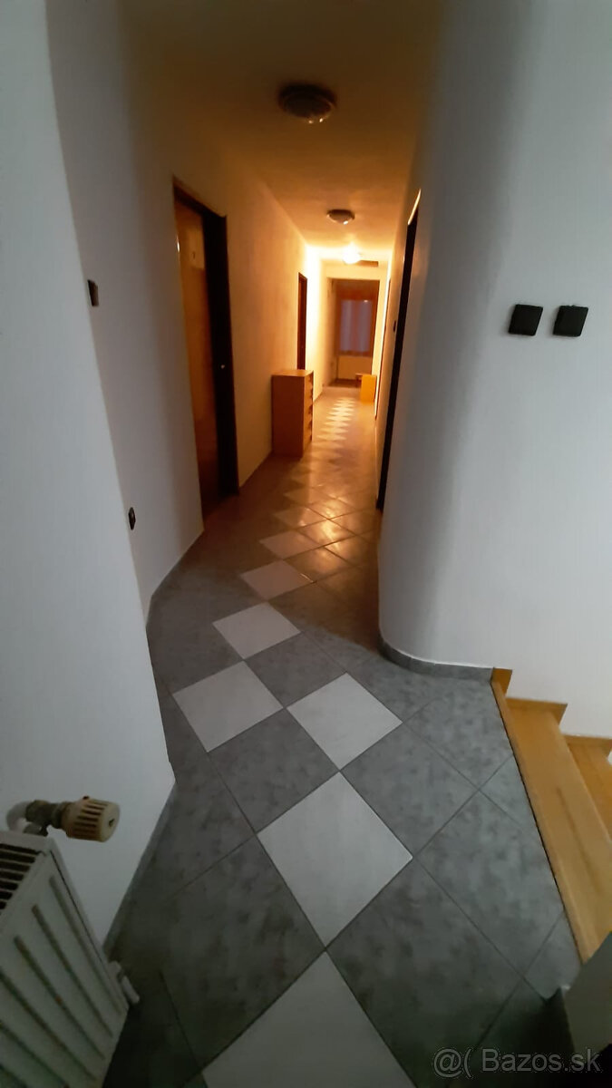 PRENÁJOM zariadenú garsónku v meste Žarnovica o výmere 24 m2 - 8