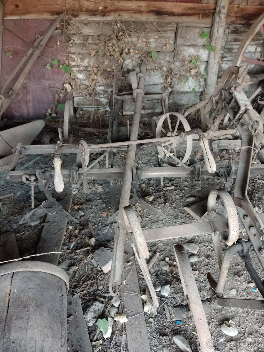 Staré pluhy,brány,sejačka,valec... - 8