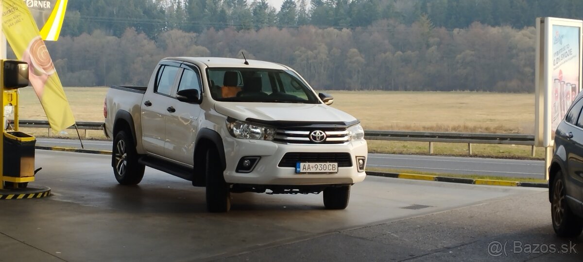 Toyota Hilux 2.4D 110kw - 150HP.Manuál 6st.127xxx km - 8