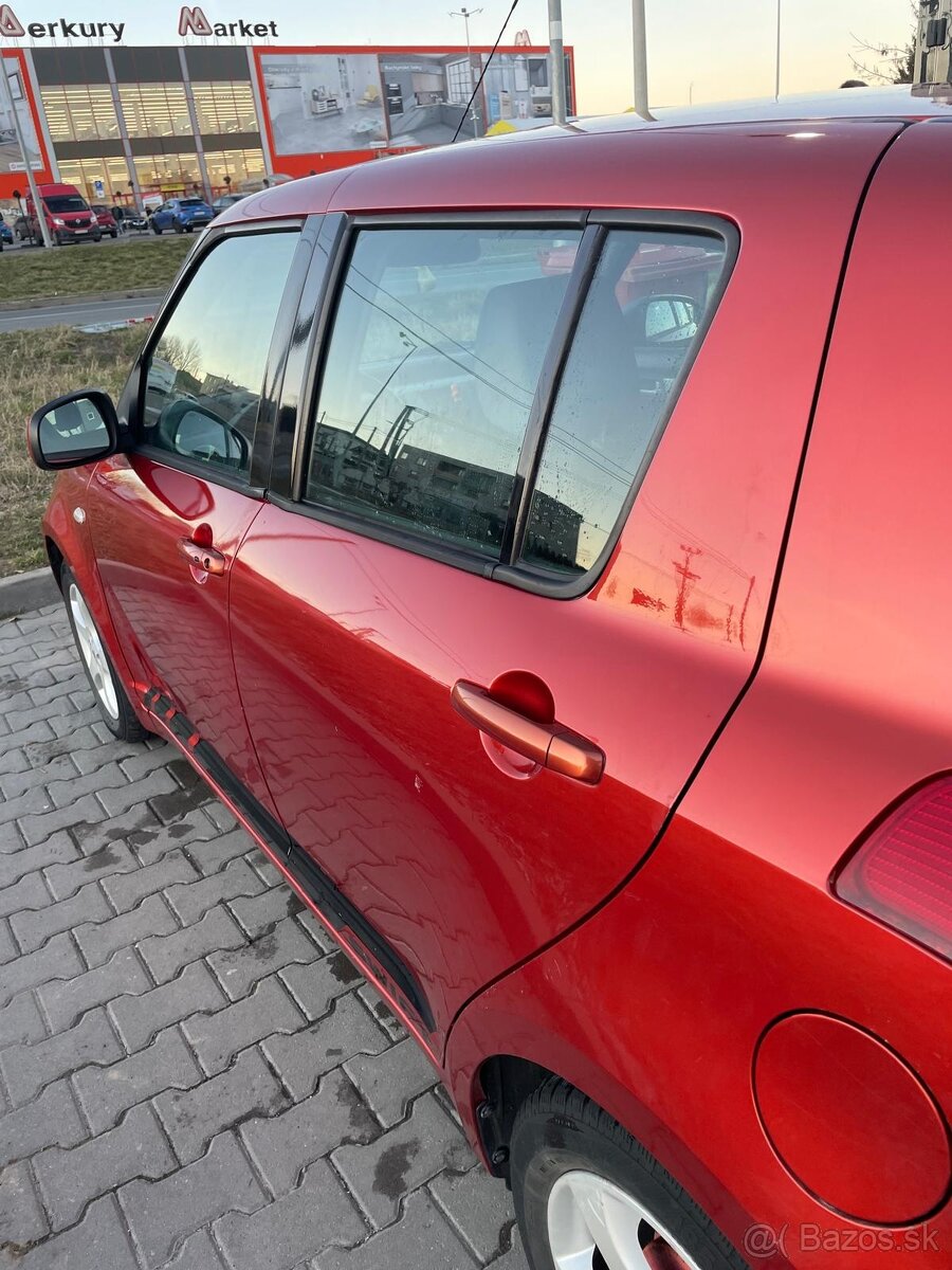 Predám Suzuki Swift 1,5 benzín automat - 8