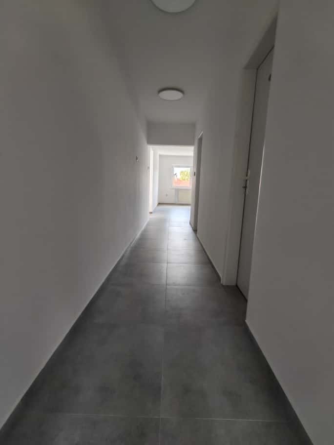 ZREKONŠTUOVANÉ PRIESTORY pre vašu kanceláriu a bývanie - 8