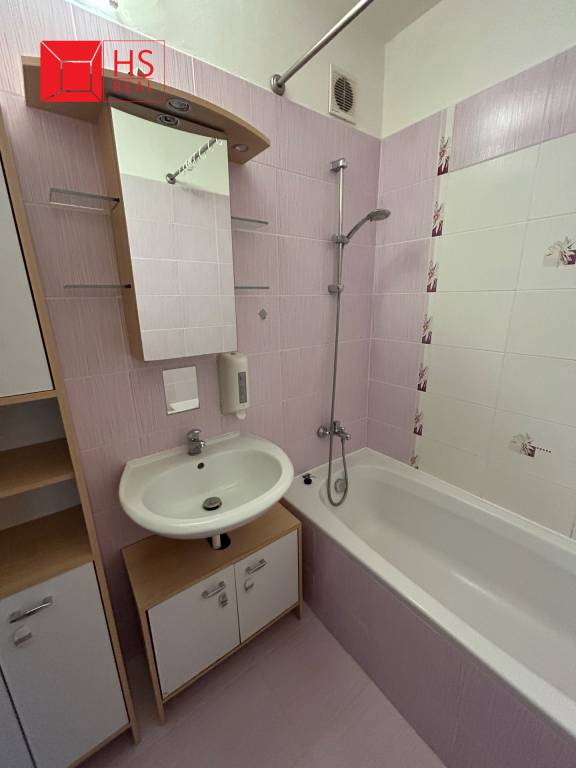 Prenájom 3 izb. bytu s balkónom v NZ - 8