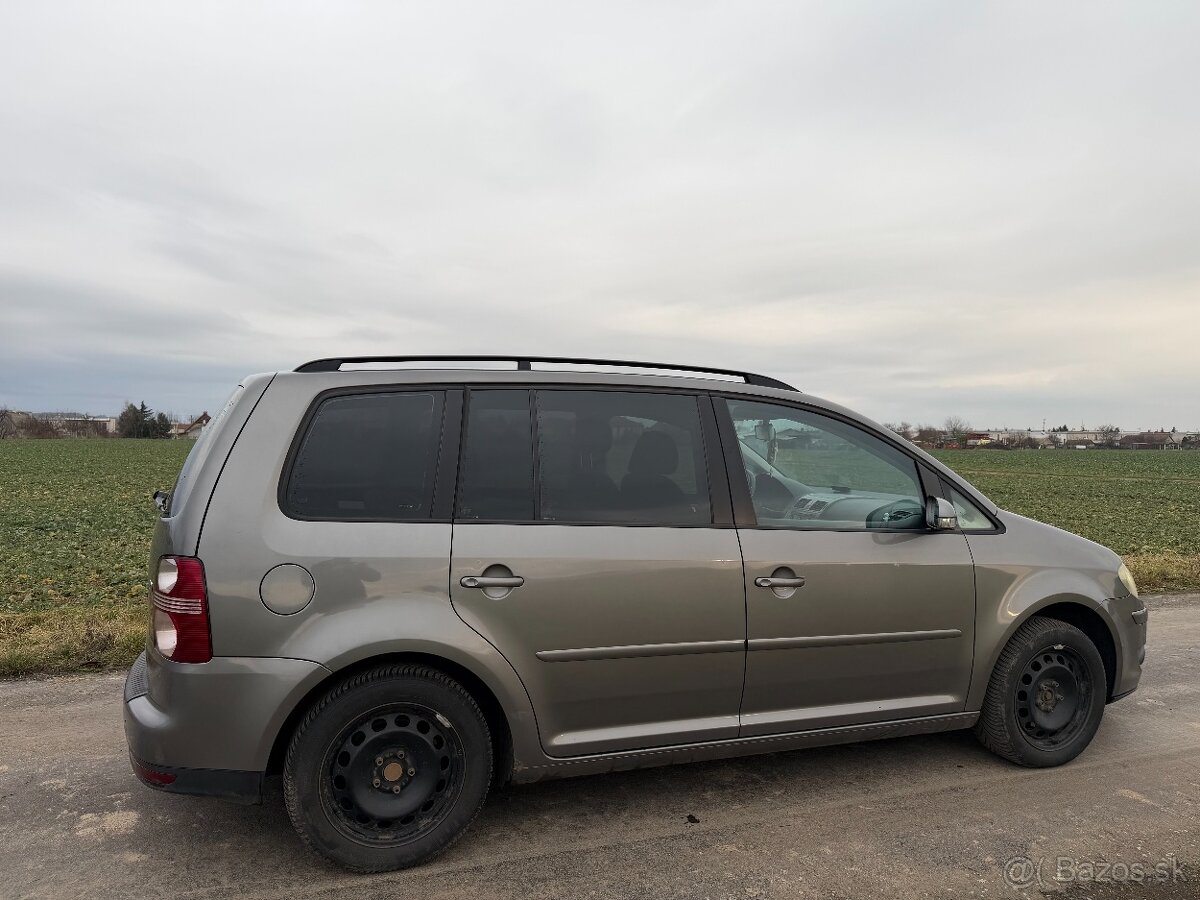 VW Touran 1.9TDI BLS DSG - 8