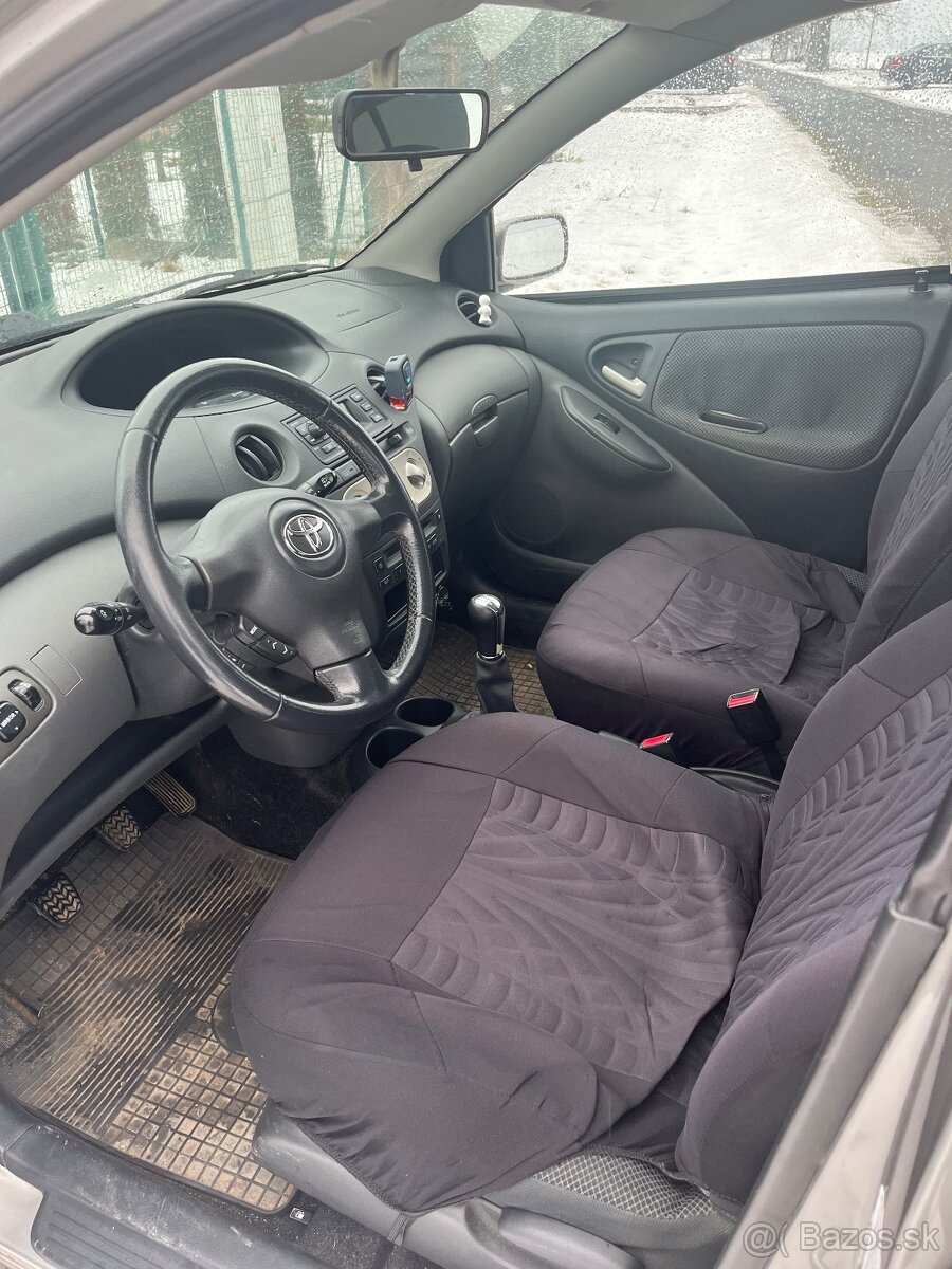 Toyota yaris - 8