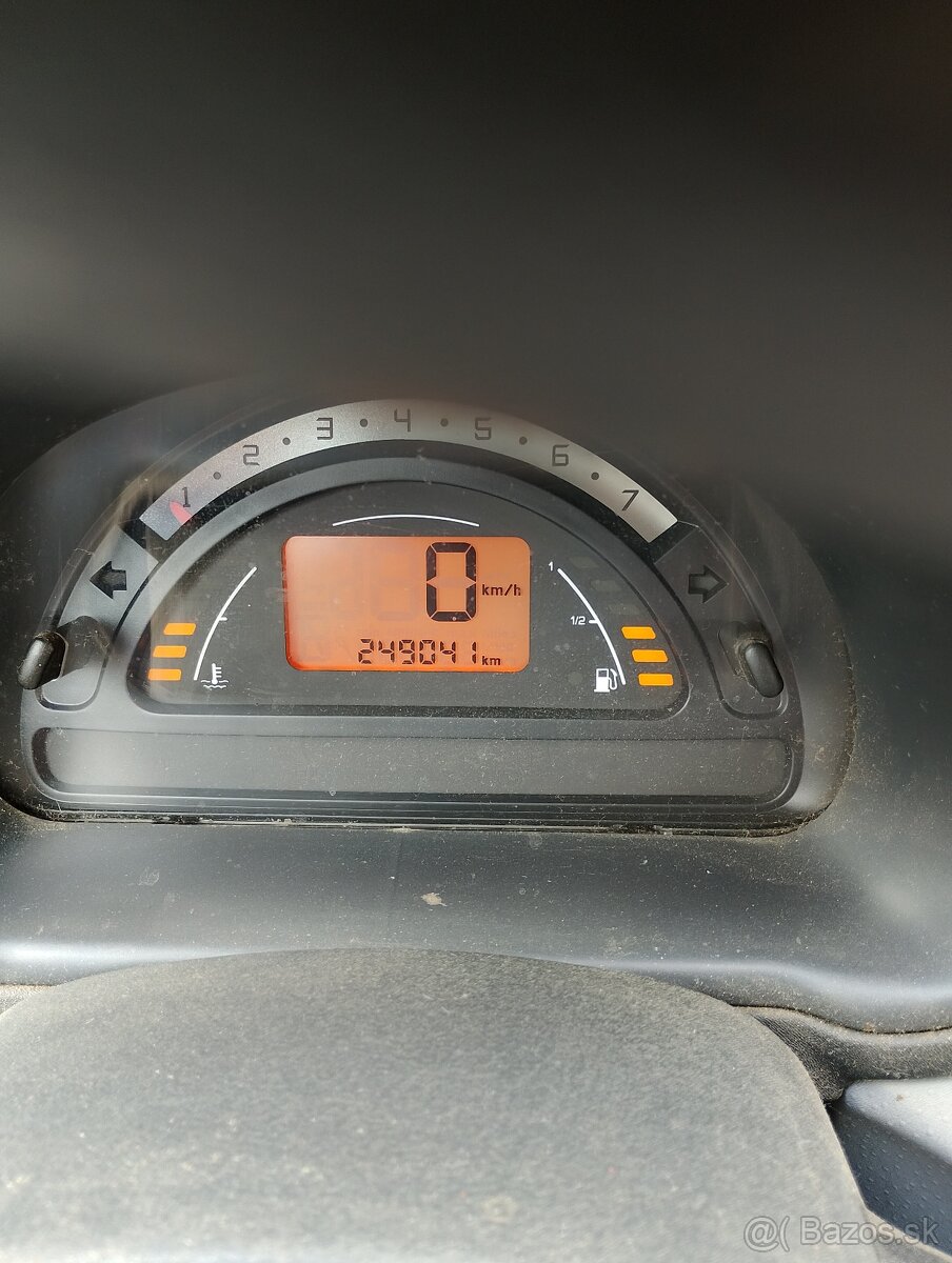 Predám C3 1,1i, r.v.2004,249tis.km - 8