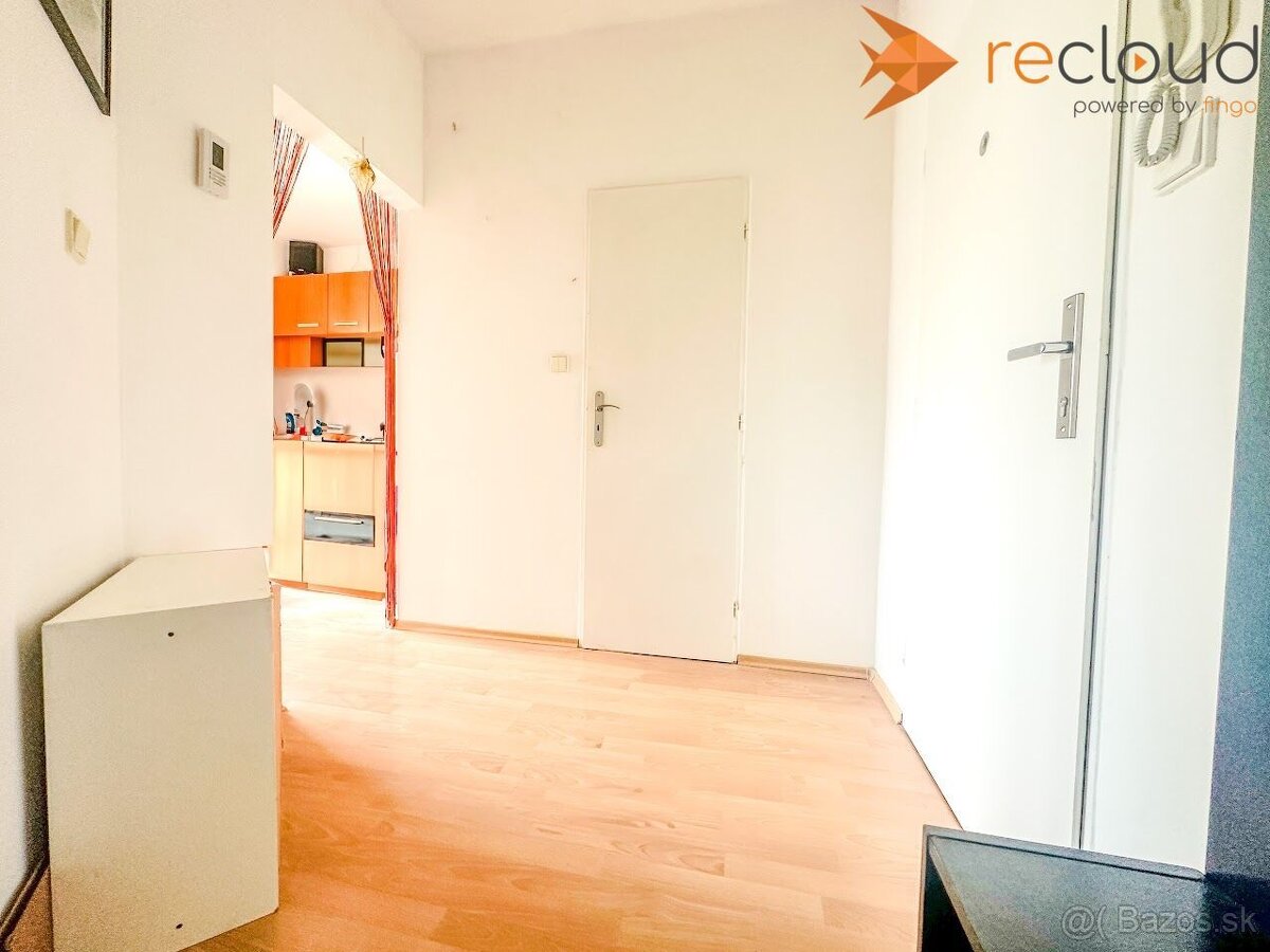 2 izbový byt s balkónom a nádherným výhľadom n ul. J Bottu v - 8