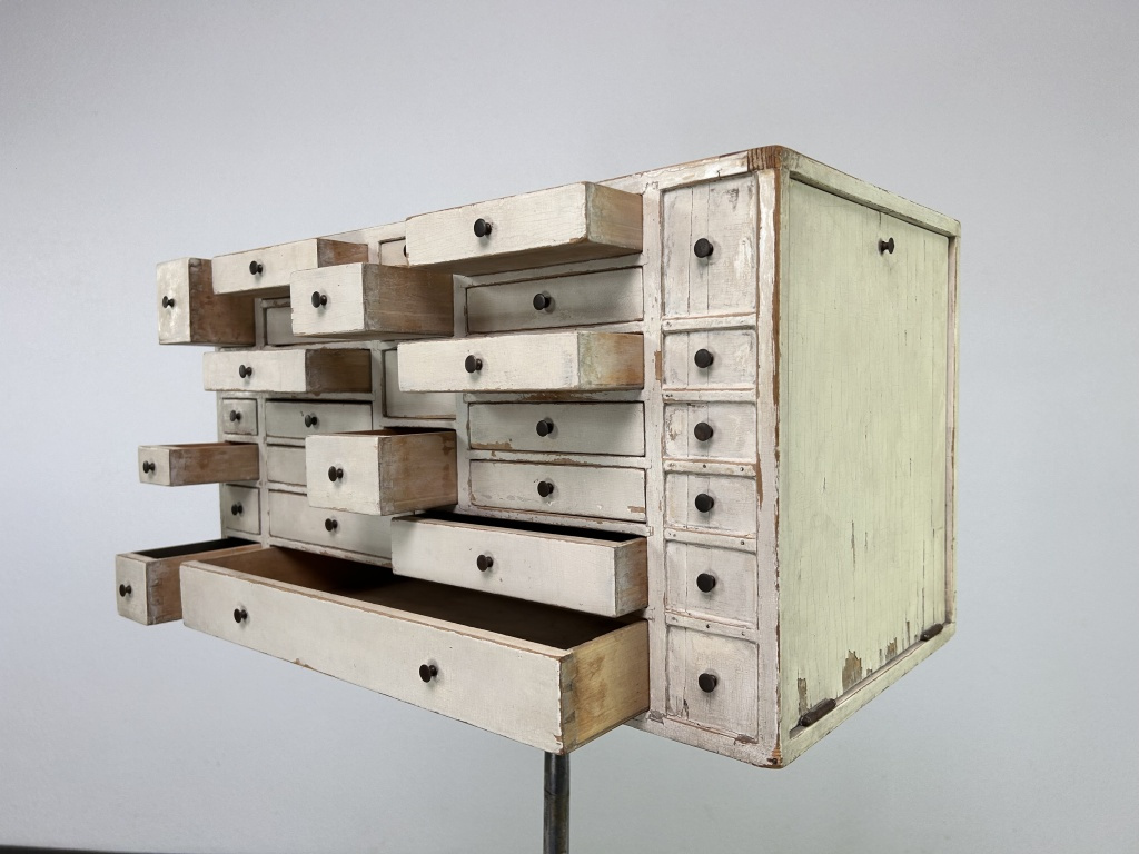 dizajnová skrinka so šuplíkmi Zubný laborant 1930 - 8