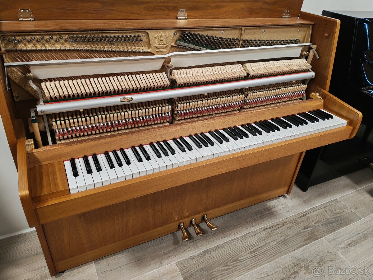 Nádherné piano dovoz celá SR - 8