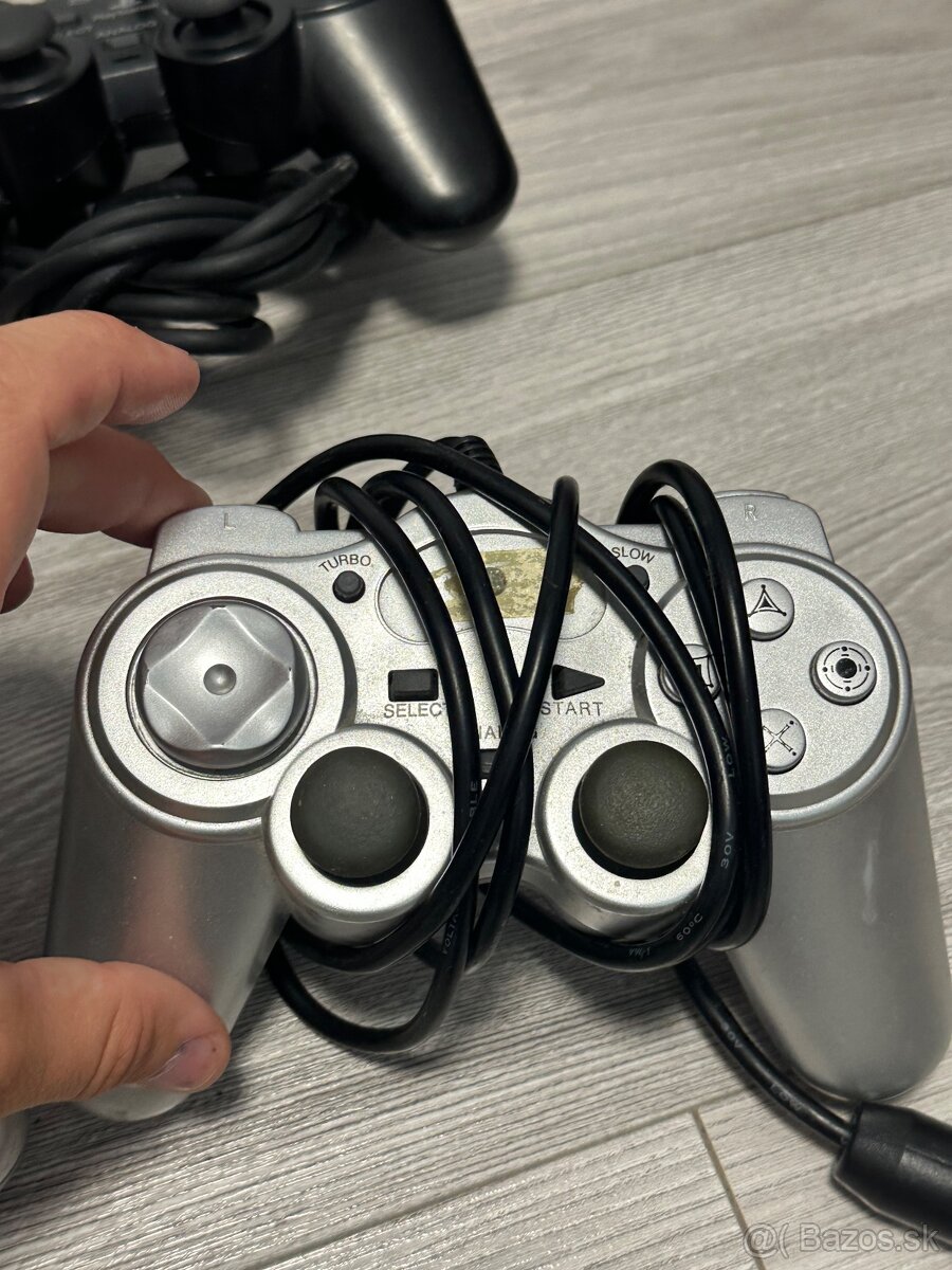 Sony PlayStation 2 FAT + 4 ovládače + 2× originál Memory Car - 8