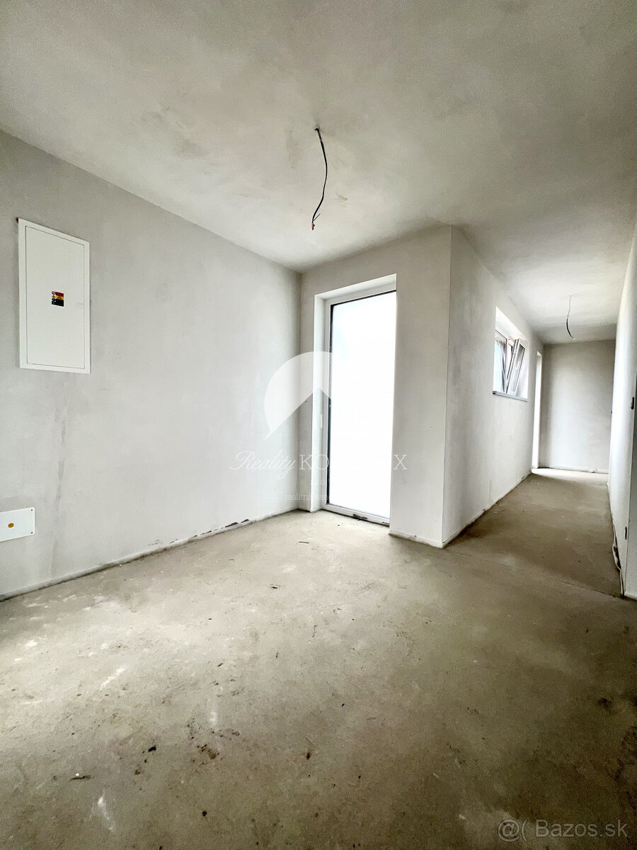 Reality KOMPLEX s.r.o. ponúka na PREDAJ 5 izbový rodinný dom - 8