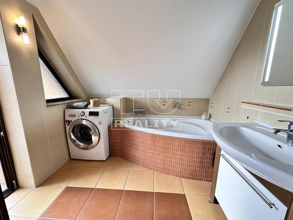 EXKLUZÍVNY RODINNÝ DOM, 140m2, POZEMOK O VÝMERE 781m2, RAJEC - 8