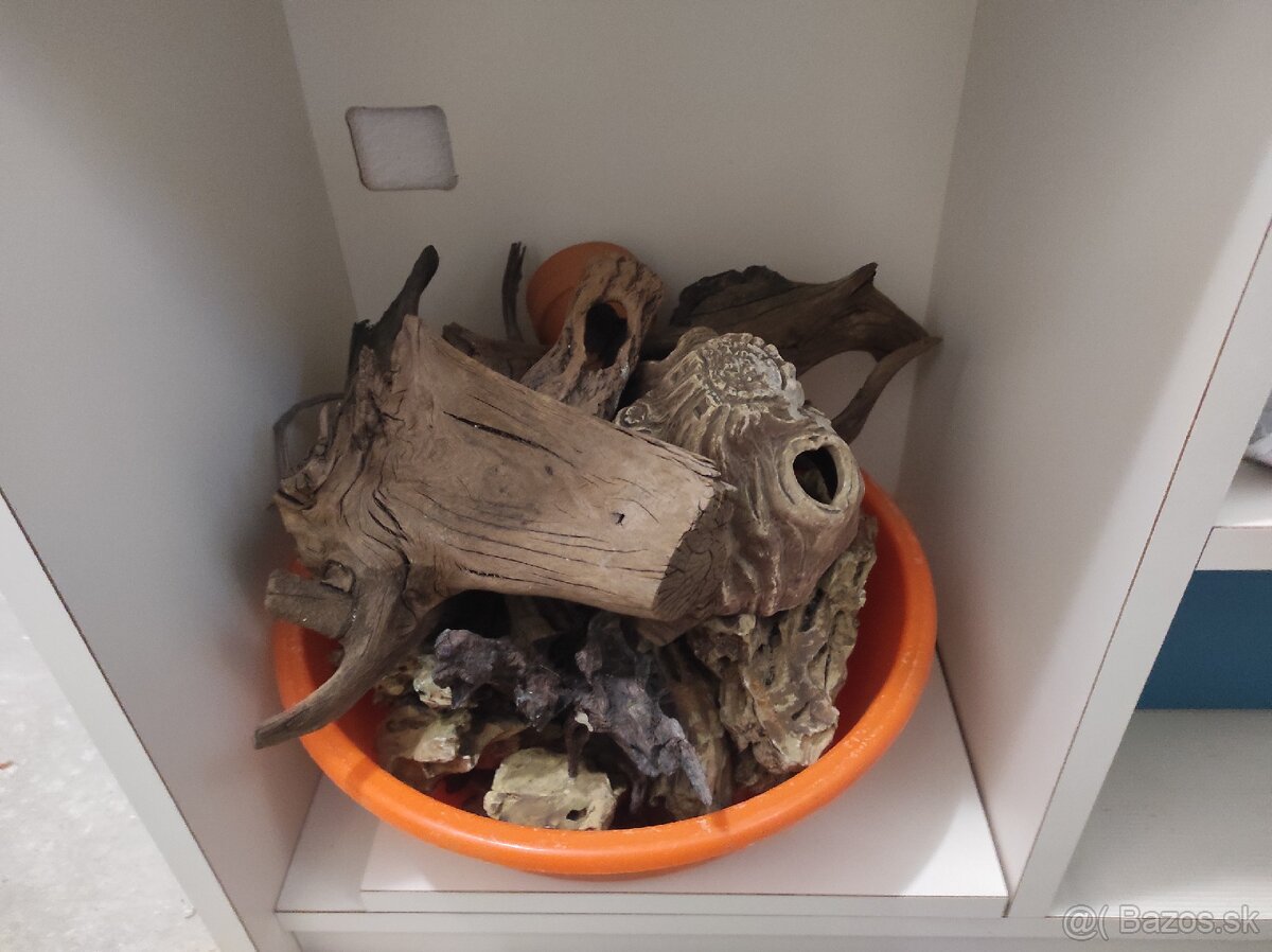 Robustná skrinka s akváriom a príslušenstvom... - 8