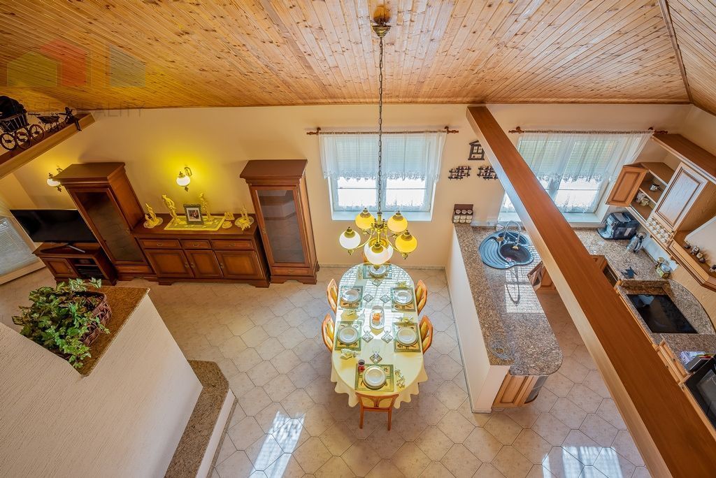 Krásny 7-izbový dom, 328 m² + 1389 m² pozemok, Trebostovo, o - 8