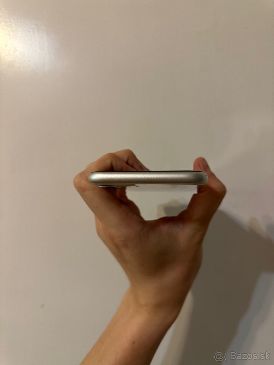iPhone 11 64gb - Biely - 8