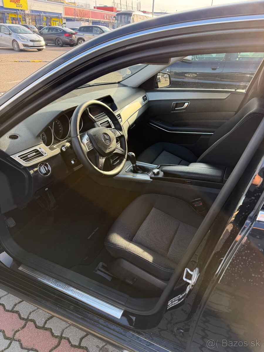 Mercedes E trieda 200 Classic - 8