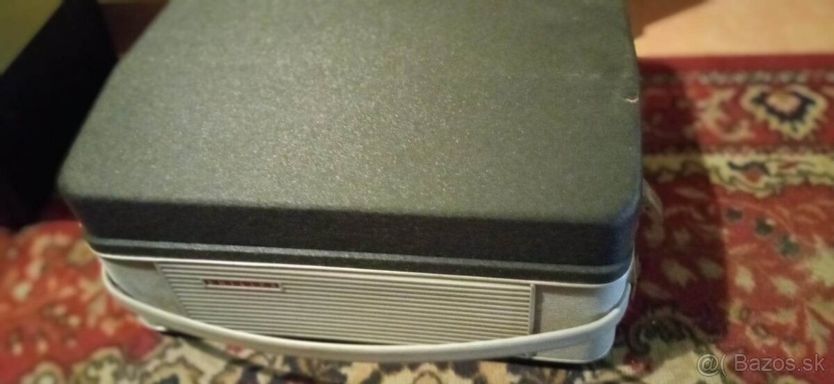 Predám premietacku projekční ,stereo philips - 8